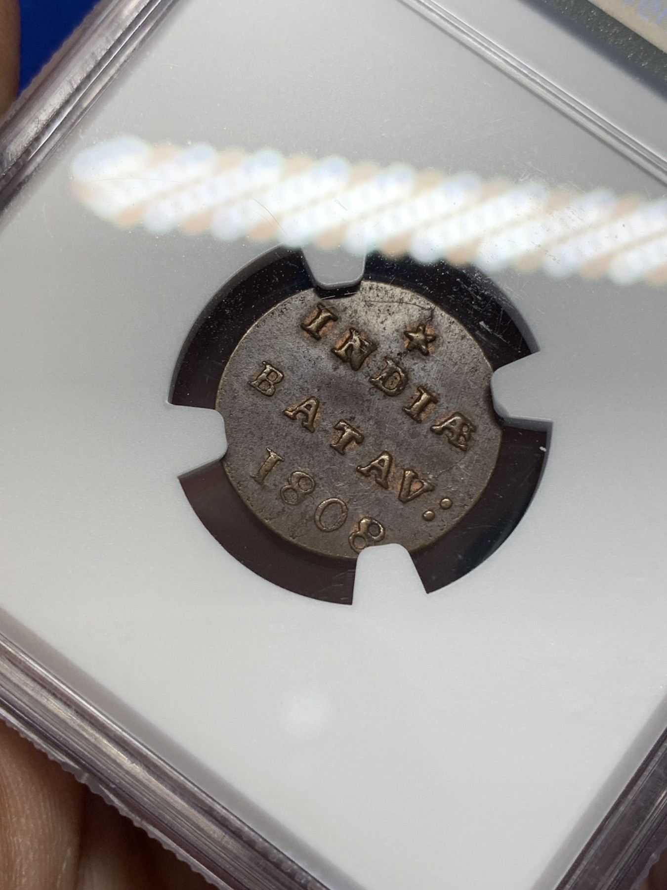 《竞宝斋》第201场-周日，周一 2场 (全场包邮) NGC-MS61BN 1808年荷属东印度1/2D铜辅币，早期荷属东印度，稀见MS品质。小狮子鬃毛细节可见，铜光犹存，保存不易。