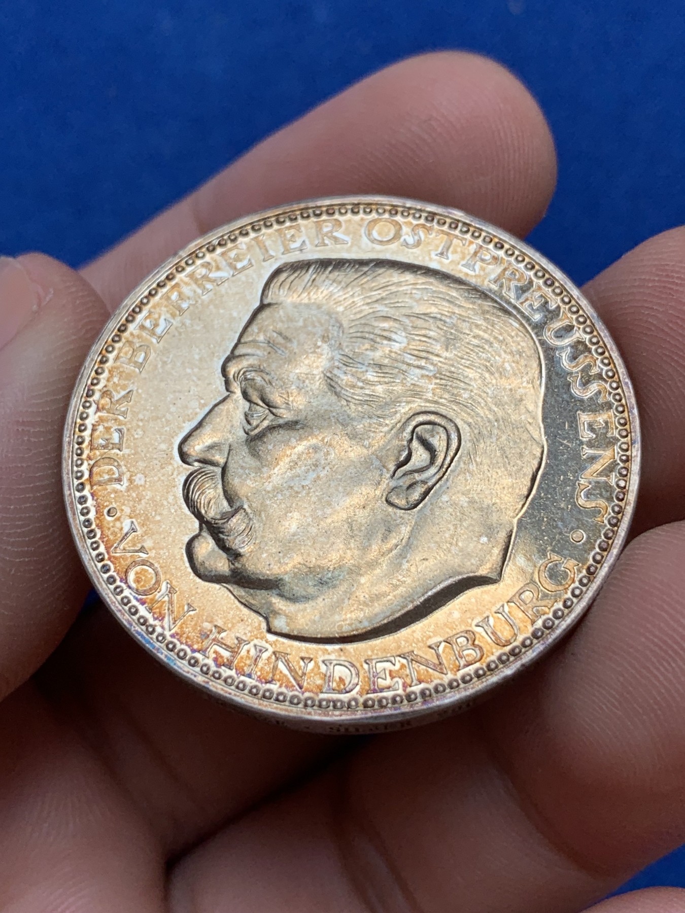 《竞宝斋》第201场-周日，周一 2场 (全场包邮) 1928年 德国 兴登堡 坦能堡大捷银章 淡金包浆 少见品种