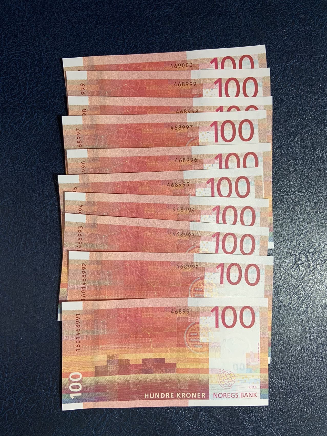 收藏联盟Quantum Auction 第292期拍卖  挪威2016年100克朗标准10连号 品相全新UNC 包括一张豹子号999