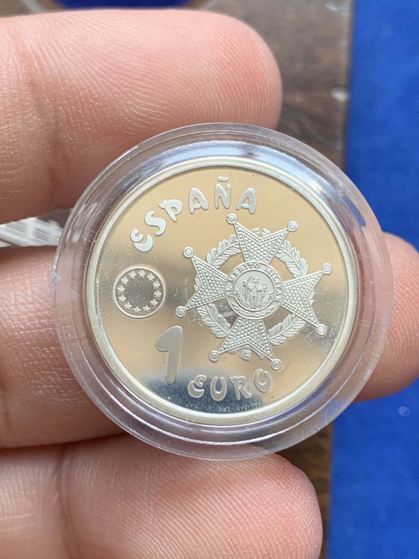 《竞宝斋》第201场-周日，周一 2场 (全场包邮) 西班牙1998年皇家卫队系列 1/5/25/200EURO原盒套币（含金币34.55克+重达209克 925银） 1枚 34.55克 大金币900金+1枚168.75克大银币+1枚33.62克+1枚6.72克