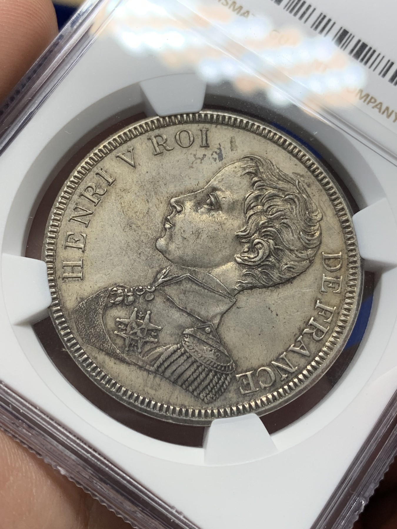 《竞宝斋》第201场-周日，周一 2场 (全场包邮) NGC-MS62 1832年法国亨利五世5法郎 样币 亨利五世仅仅做了7天的法国国王就被迫让位给路易菲利普，正统派的拥立对象 首见1832年