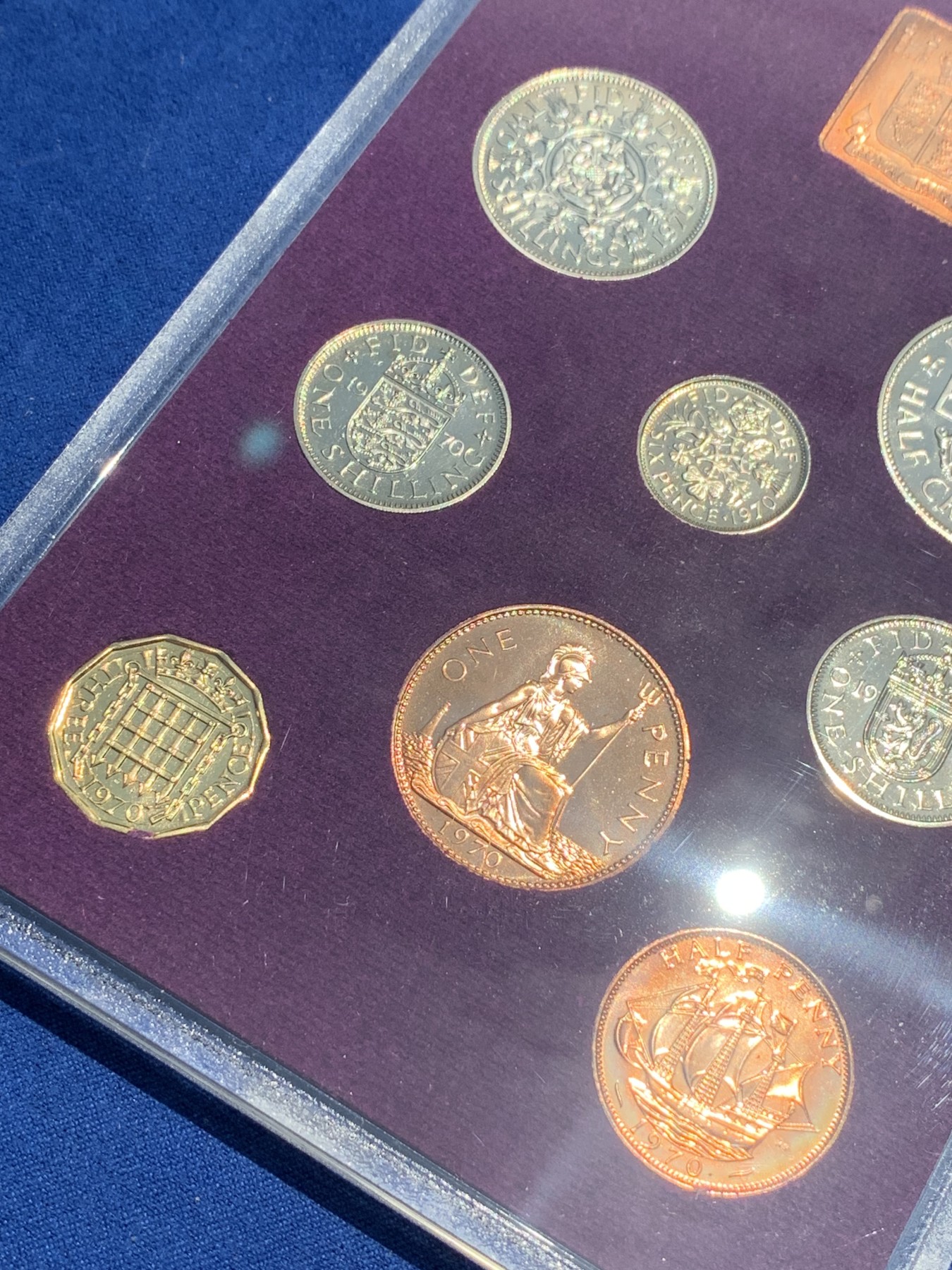 《竞宝斋》第201场-周日，周一 2场 (全场包邮) 英国伊丽莎白二世1970年精致套币，币制改革前最后一套精制币 盒证齐全