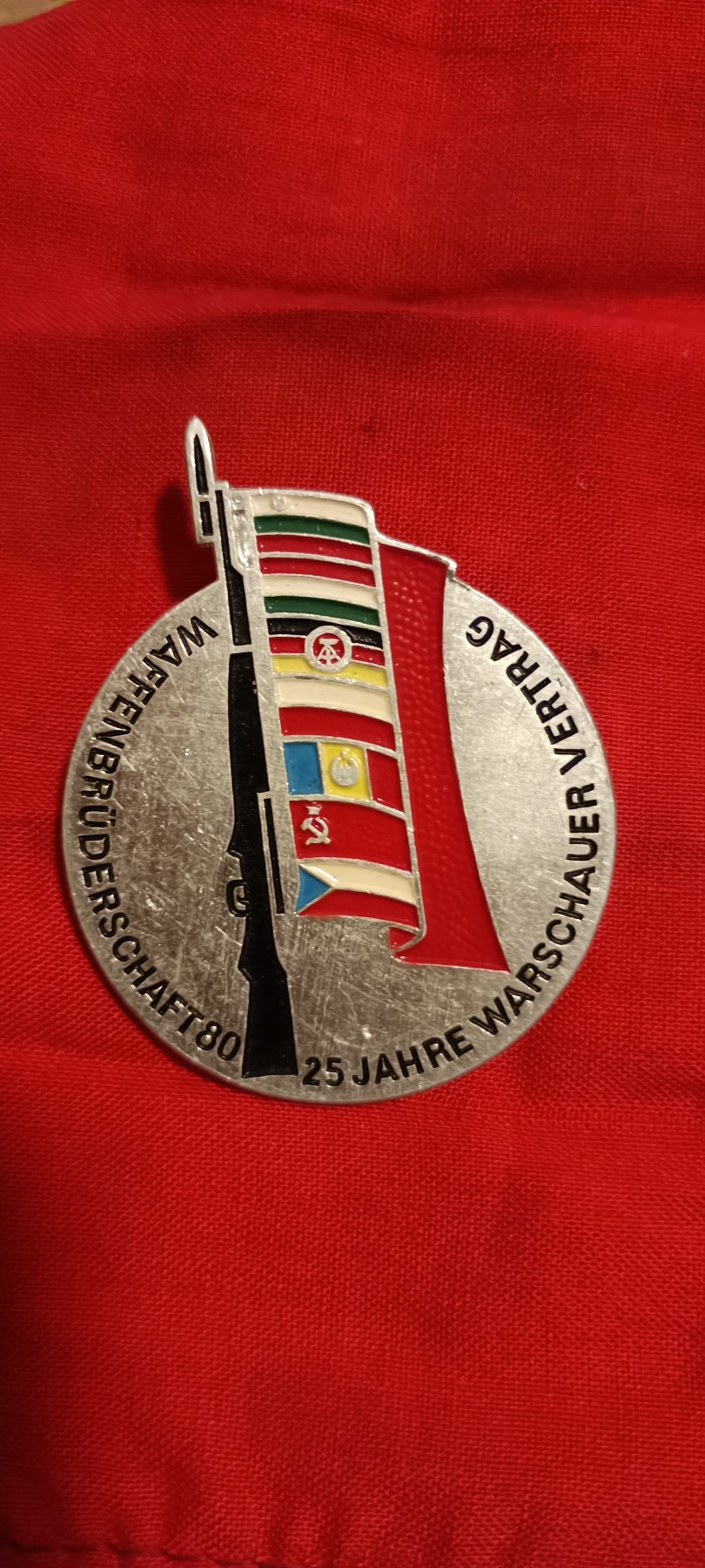 国庆专场，举国同庆，70个拍品全部0起！ 社会主义国家联名款徽章！