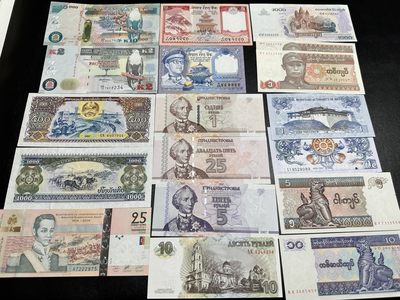 《外钞收藏家》第三百零一期 - 多个国家17张一起 全新UNC