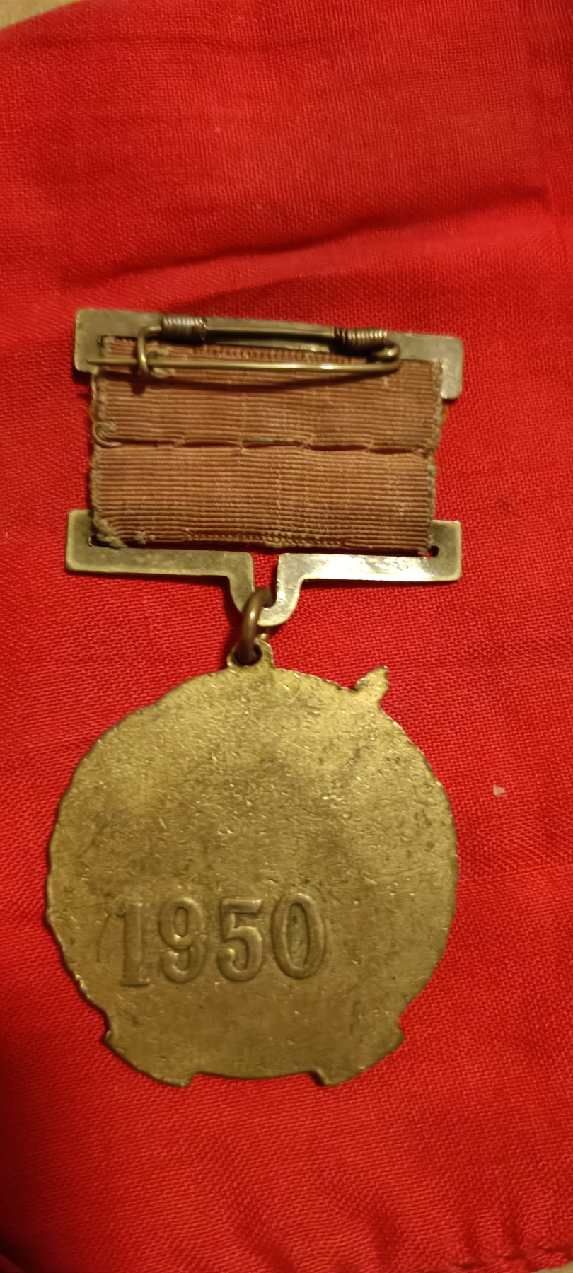 国庆专场，举国同庆，70个拍品全部0起！ 解放华北纪念章，好金水，原挂原珐琅！