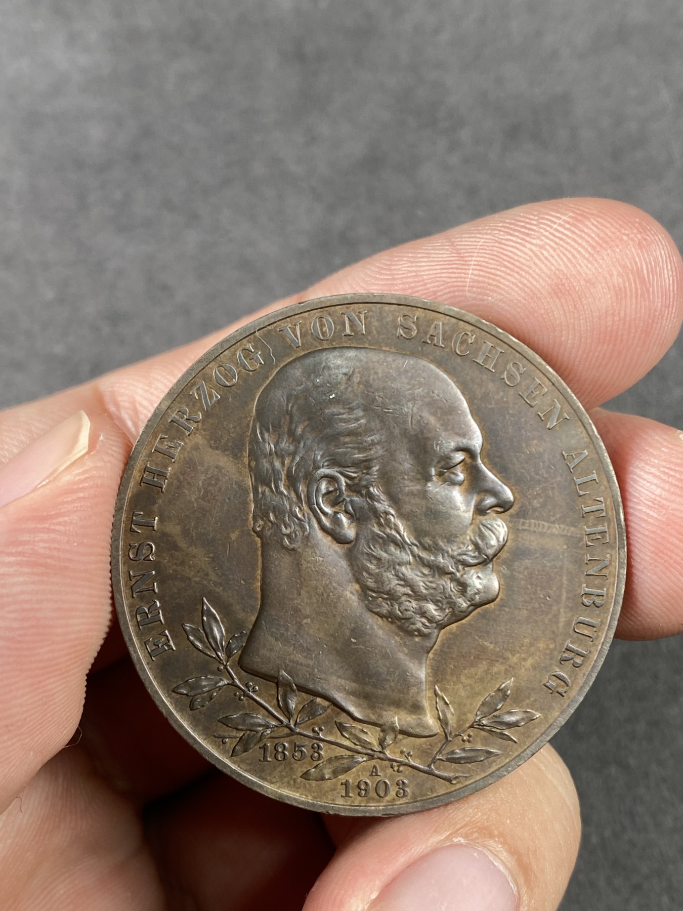 万国钱币拍卖第017期（中秋—国庆花好月圆夜特辑） 1903德国萨克森阿尔滕堡登基纪念5马克银币 原味巧克力包浆 细节完好