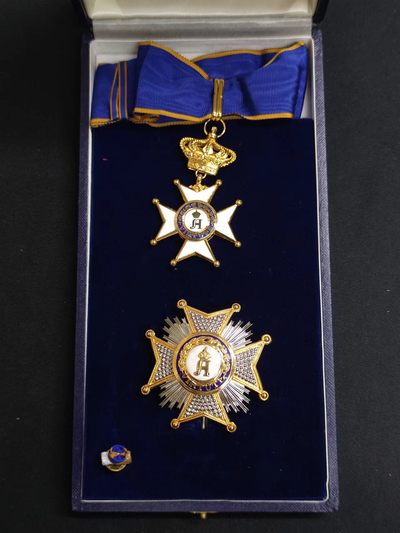 老王徽章拍卖第七期 - 卢森堡大军官级阿道夫拿骚勋章 法国亚瑟贝特朗代工，章盒略全套，星芒背杆带标