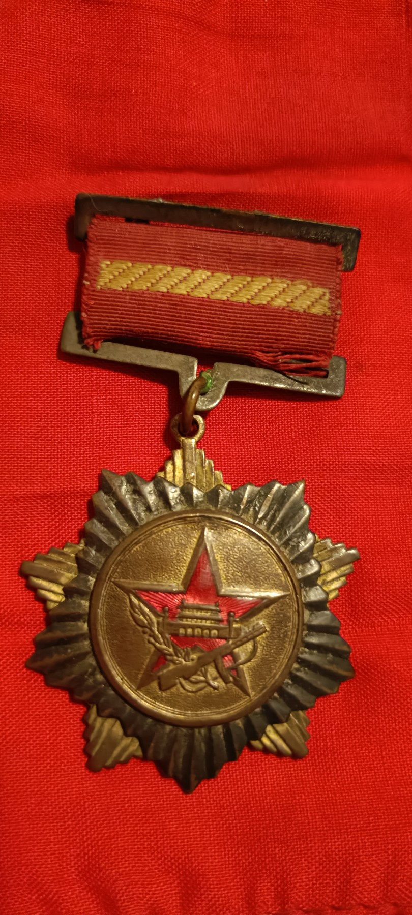 国庆专场，举国同庆，70个拍品全部0起！ 援朝章——54年慰问PLA，原挂原珐琅，珐琅无损！