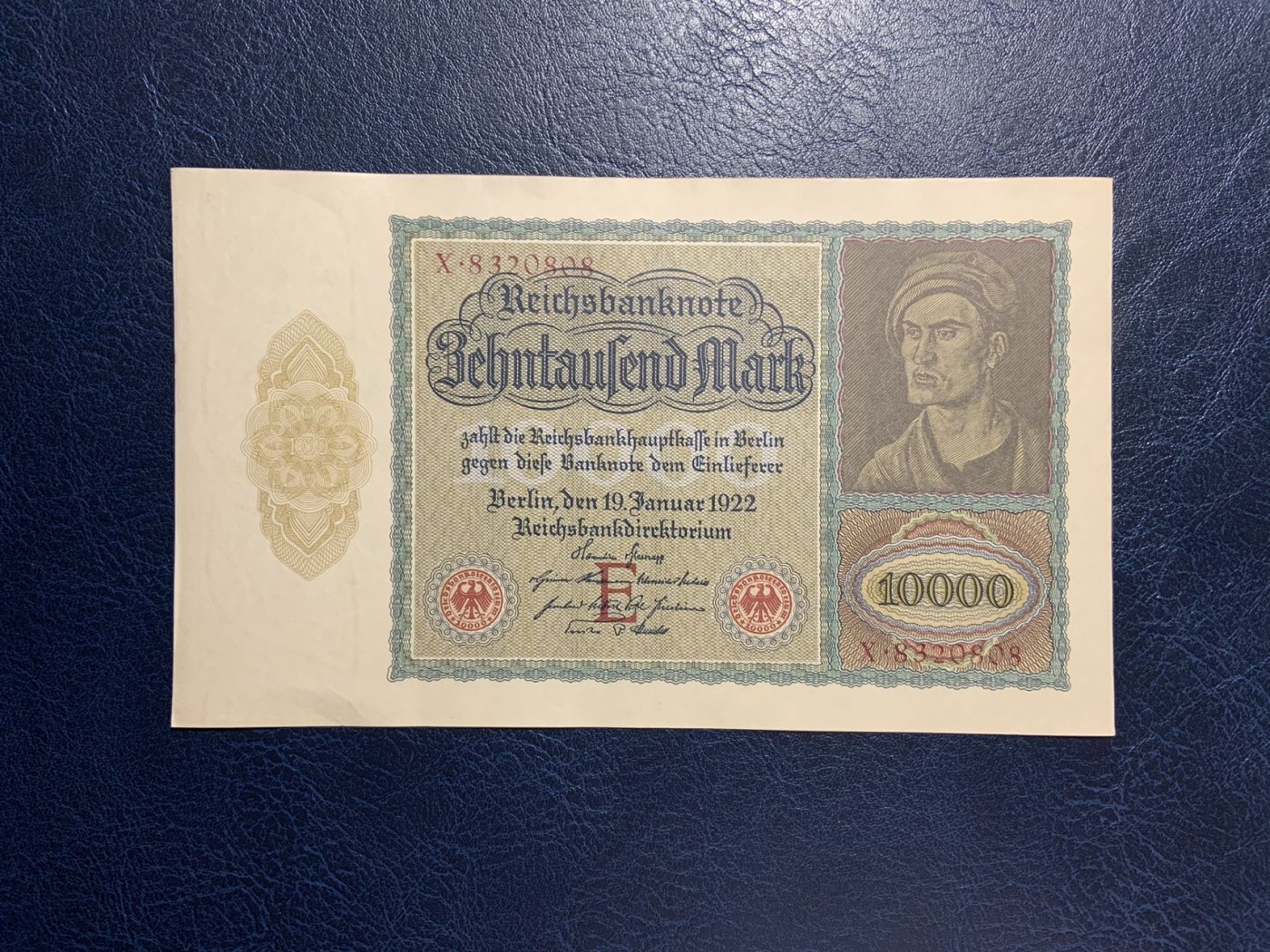收藏联盟Quantum Auction 第292期拍卖  德国1922年10000马克红色库印大票幅版 品相UNC 边角瑕疵