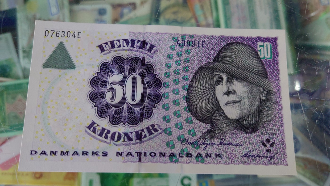 【世界钱币】精选微拍第75期暨2023年第二十二期 部分最新卖剩新品裸钞(有5000卢布AA等) 十月中下旬会有大量新货(优先本群里卖，卖剩的才挂拍卖欢迎关注) 1999年丹麦50克朗 初版全新绝品尾号304