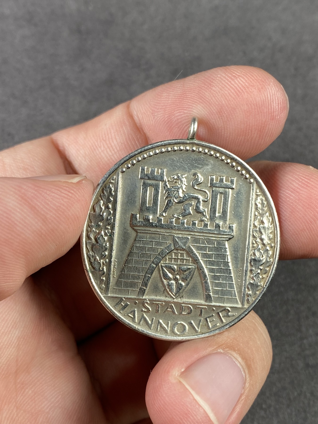 万国钱币拍卖第017期（中秋—国庆花好月圆夜特辑） 1924年德国汉诺威射击节银章 少见品种 经典城堡狮子图案 15g 23mm