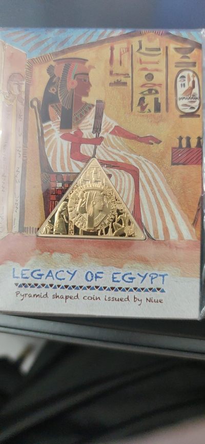 燕姐换藏第60拍 纽埃2020年三角形埃及镀金纪念币