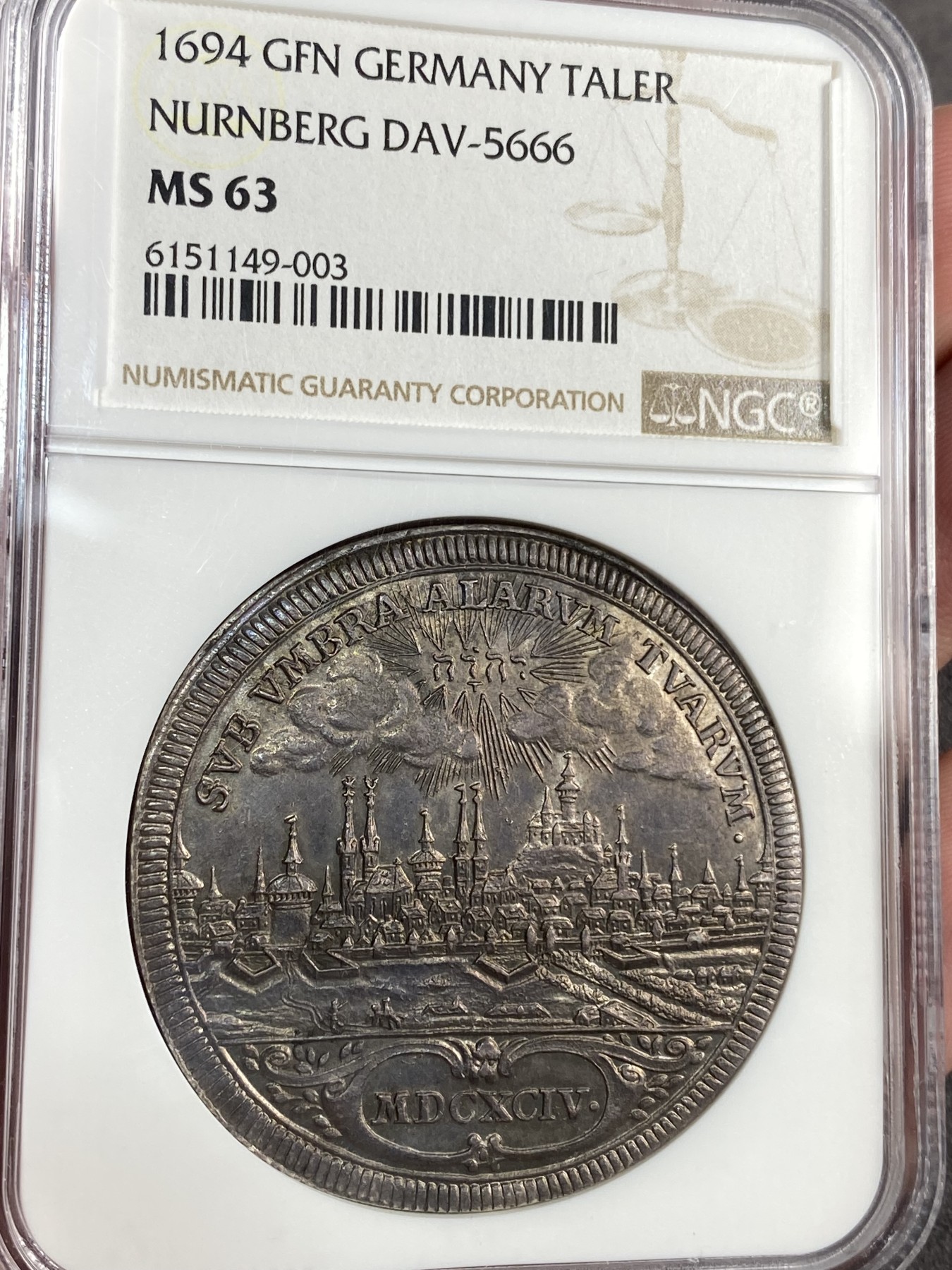 万国钱币拍卖第017期（中秋—国庆花好月圆夜特辑） NGC MS63 1694年神圣罗马帝国纽伦堡利奥波德一世城市景观三盾徽大泰勒 堪称完美的打制和品相  接近350年的醇厚酱彩 可遇不可求 直接入库的终极收藏品