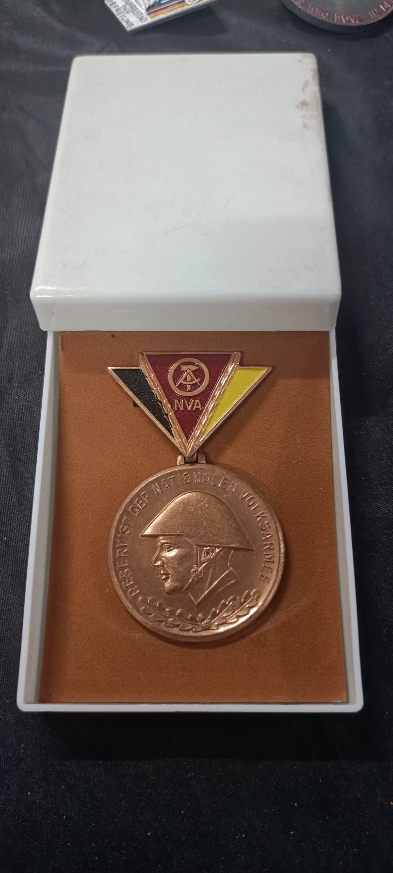 国庆专场，举国同庆，70个拍品全部0起！ 东德士兵徽章，盒装全品1