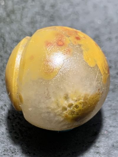 精美冰飘亚光战国红玛瑙手工俏色巧雕太极阴阳鱼随形圆珠一个， 精美冰飘亚光战国红玛瑙手工俏色巧雕太极阴阳鱼随形圆珠一个，