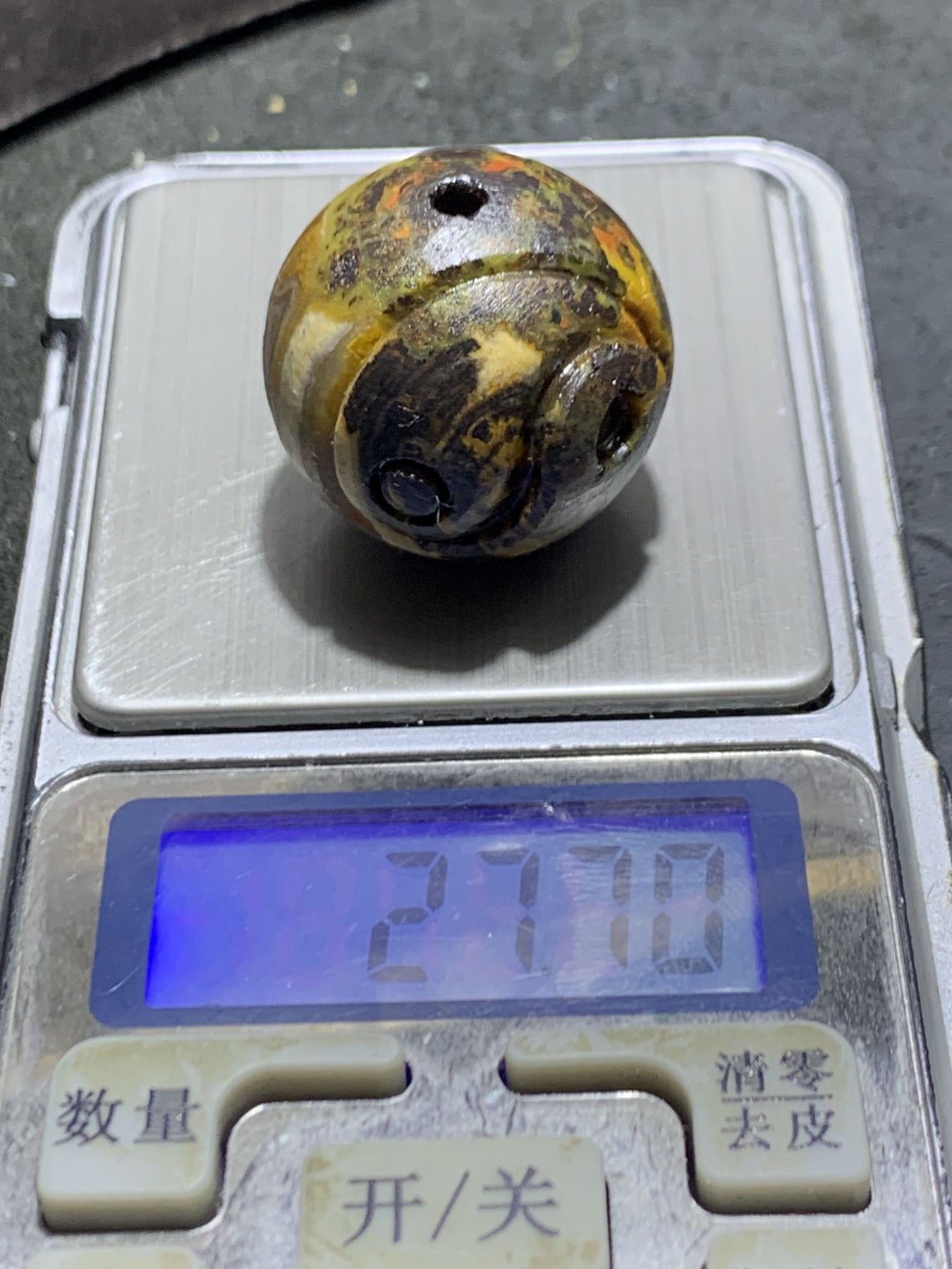 精美原皮冰飘亚光战国红玛瑙手工俏色巧雕太极阴阳鱼圆珠一个，