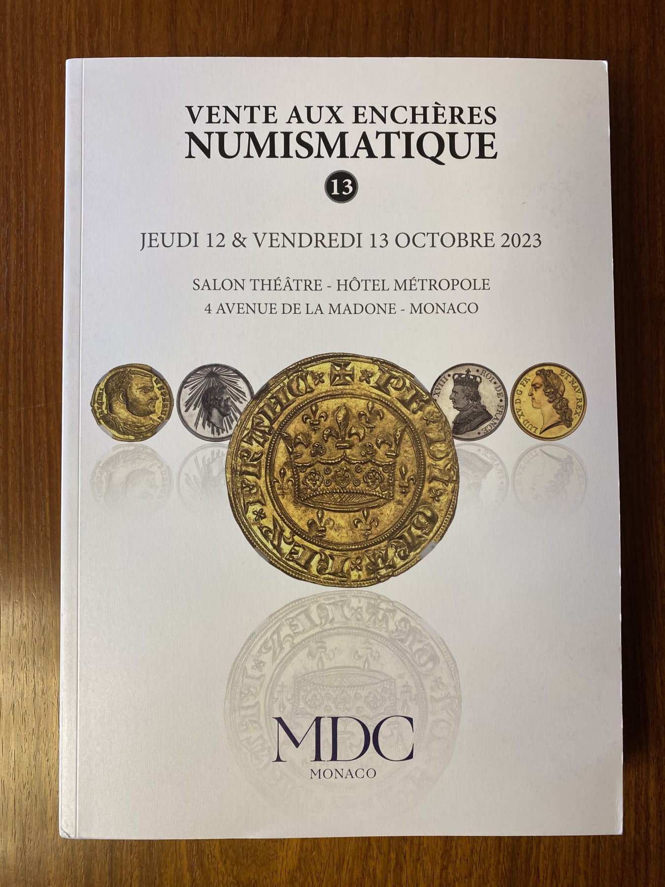 万国钱币拍卖第017期（中秋—国庆花好月圆夜特辑） 摩纳哥MDC十月拍卖目录一套两本 蓝色176页 白色576页（书籍较重请注意运费到付）