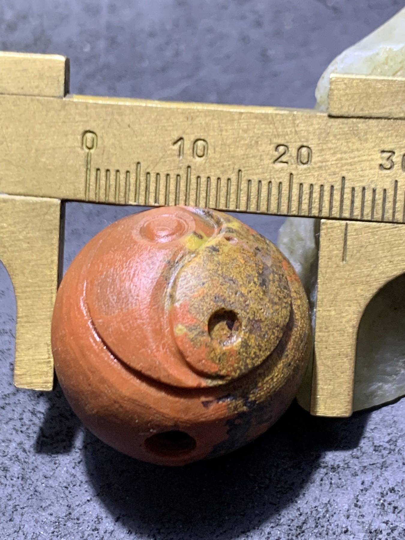 冰飘亚光草花纹战国红玛瑙手工俏色巧雕太极阴阳鱼随形圆珠一个