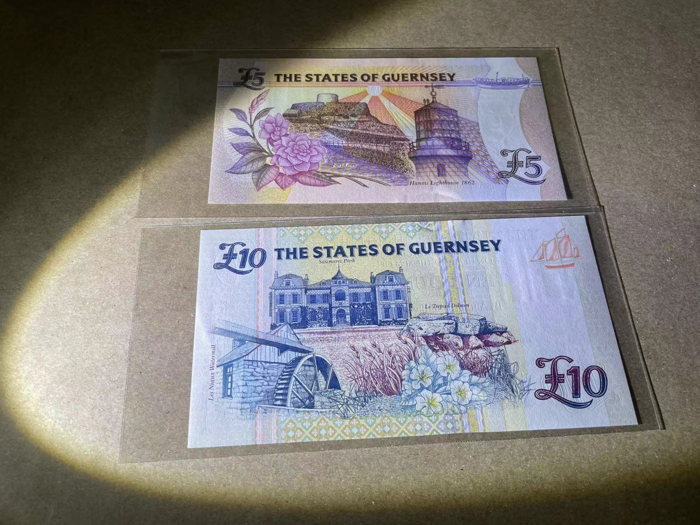 【Blue Auction】✨世界纸币精拍第376期——国庆专场 【一组2张】根西 10-20镑 女王 全新UNC（10镑有轻微印子）