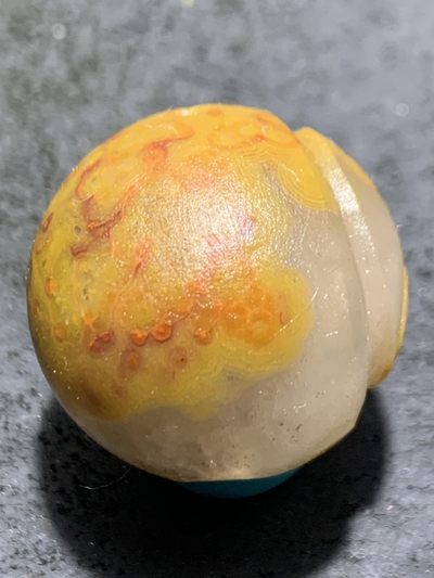 精美冰飘亚光战国红玛瑙手工俏色巧雕太极阴阳鱼随形圆珠一个， 精美冰飘亚光战国红玛瑙手工俏色巧雕太极阴阳鱼随形圆珠一个，