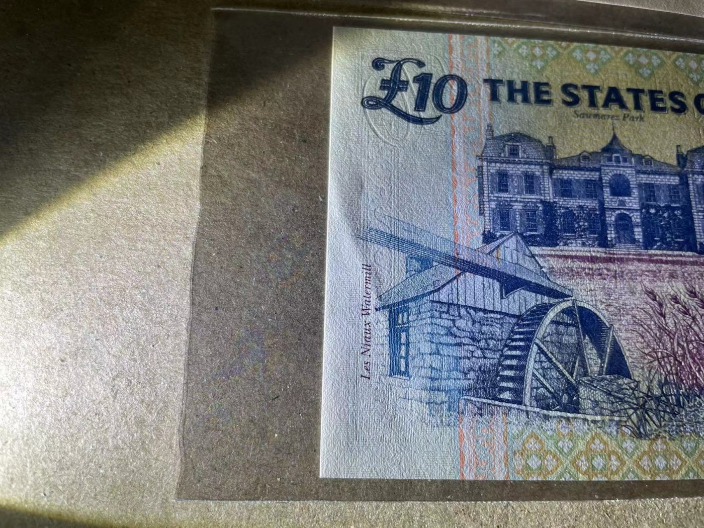 【Blue Auction】✨世界纸币精拍第376期——国庆专场 【一组2张】根西 10-20镑 女王 全新UNC（10镑有轻微印子）