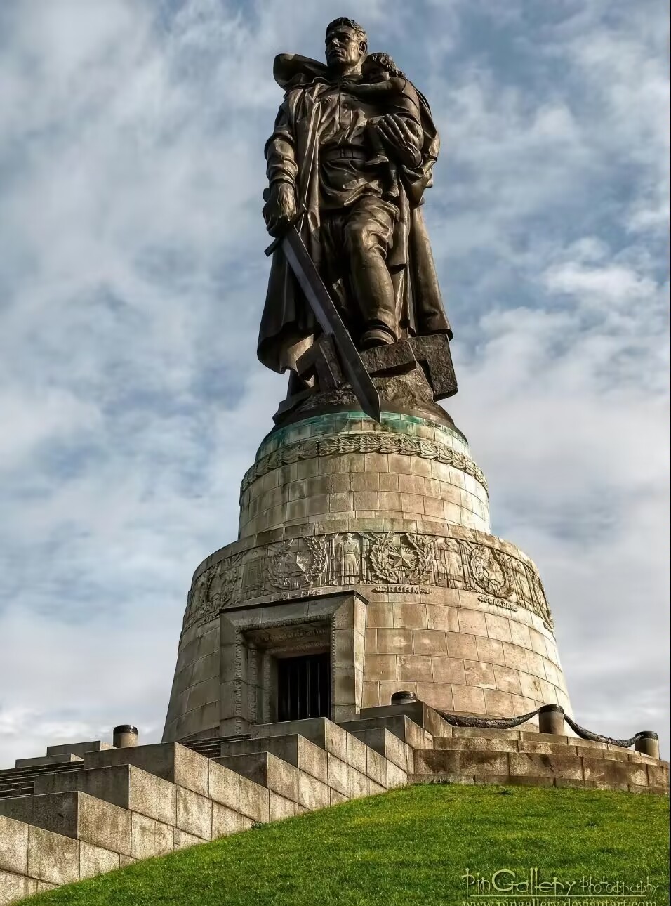 国庆专场，举国同庆，70个拍品全部0起！ 苏德联名款精美徽章1