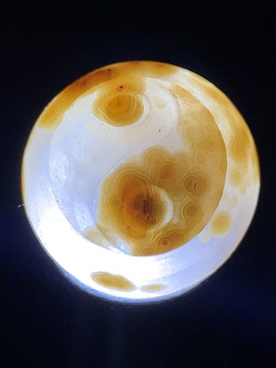 精美冰飘亚光战国红玛瑙手工俏色巧雕太极阴阳鱼随形圆珠一个， 精美冰飘亚光战国红玛瑙手工俏色巧雕太极阴阳鱼随形圆珠一个，