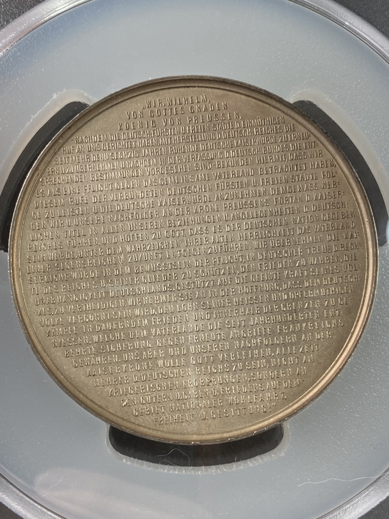 万国钱币拍卖第017期（中秋—国庆花好月圆夜特辑） PCGS SP64 1896年德意志第二帝国成立25周年纪念之《皇帝的宣言》普法战争胜利后威廉一世于法国巴黎凡尔赛宫加冕纪念大银章 此银章直径55mm重70g，评价为RRR级别难度。