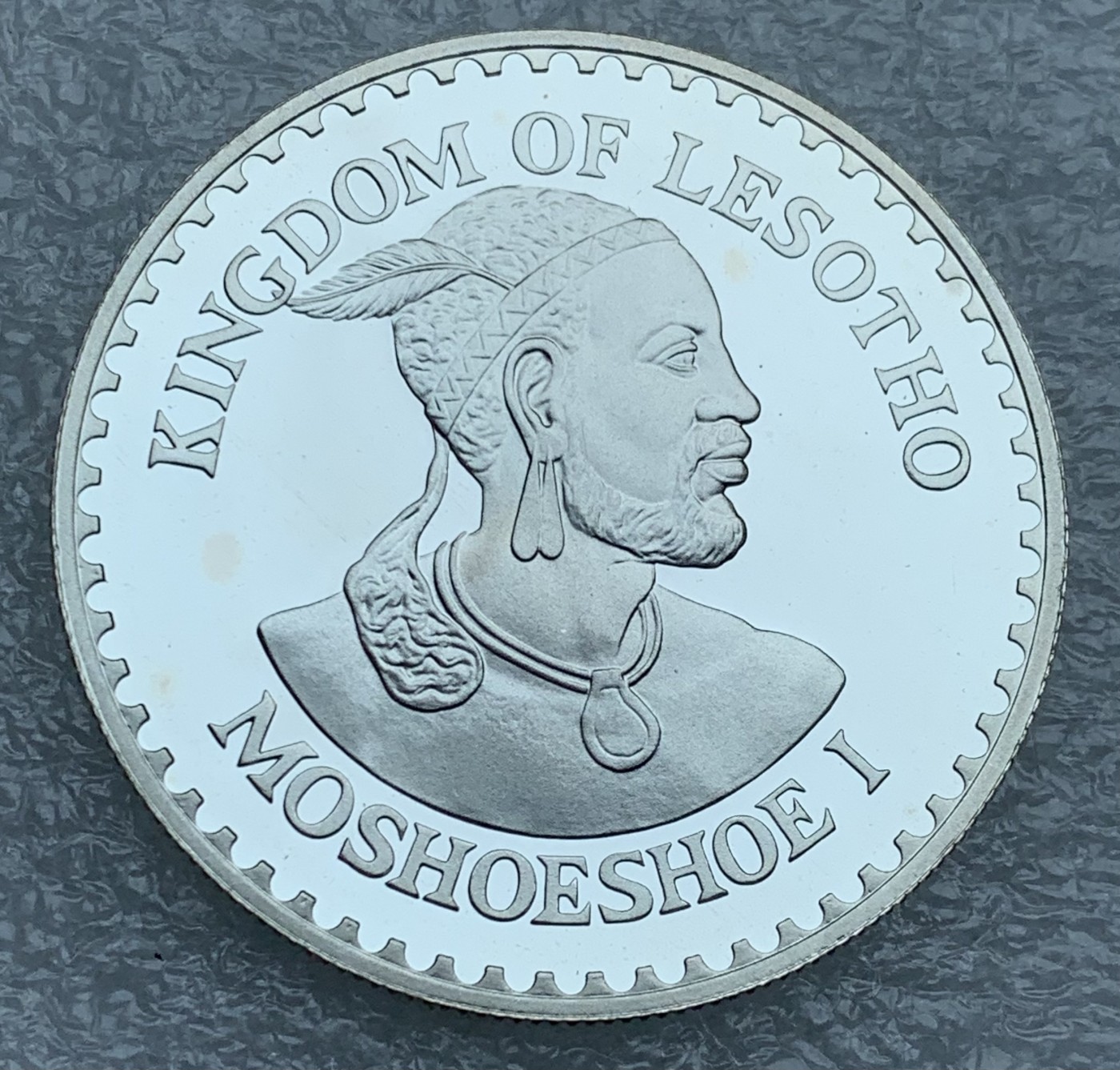 瓶子🏺第111期拍卖会  莱索托1979年 儿童年 纪念币 10玛洛蒂 精制大银币