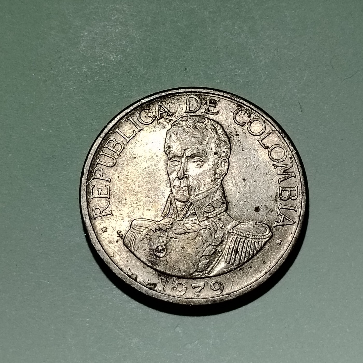 230927 哥伦比亚1979年1比索 西蒙·玻利瓦尔 大日期版 铜镍币 25.3mm 
