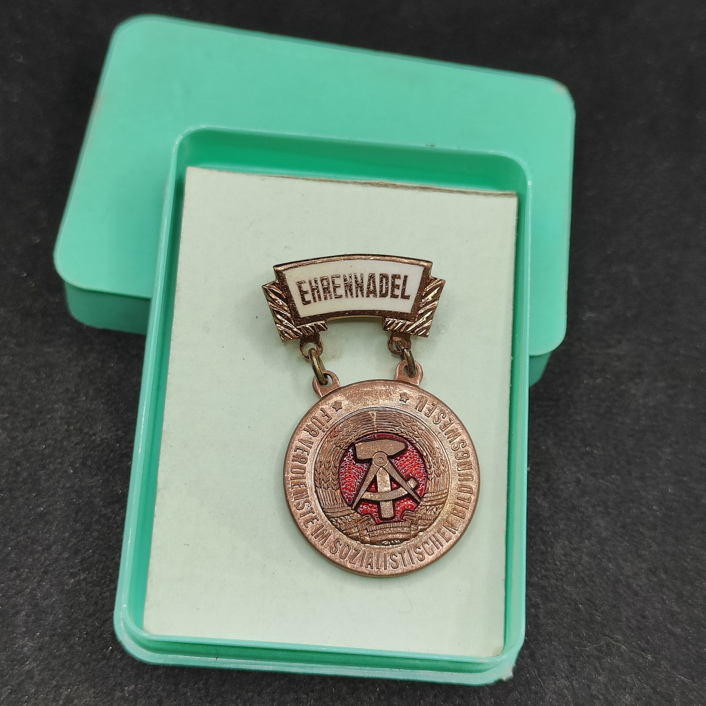 全场0元起拍 第95期 咸鱼国勋章拍卖专场 10月1日（周日）下午6：00开始 东德铜级荣誉奖章