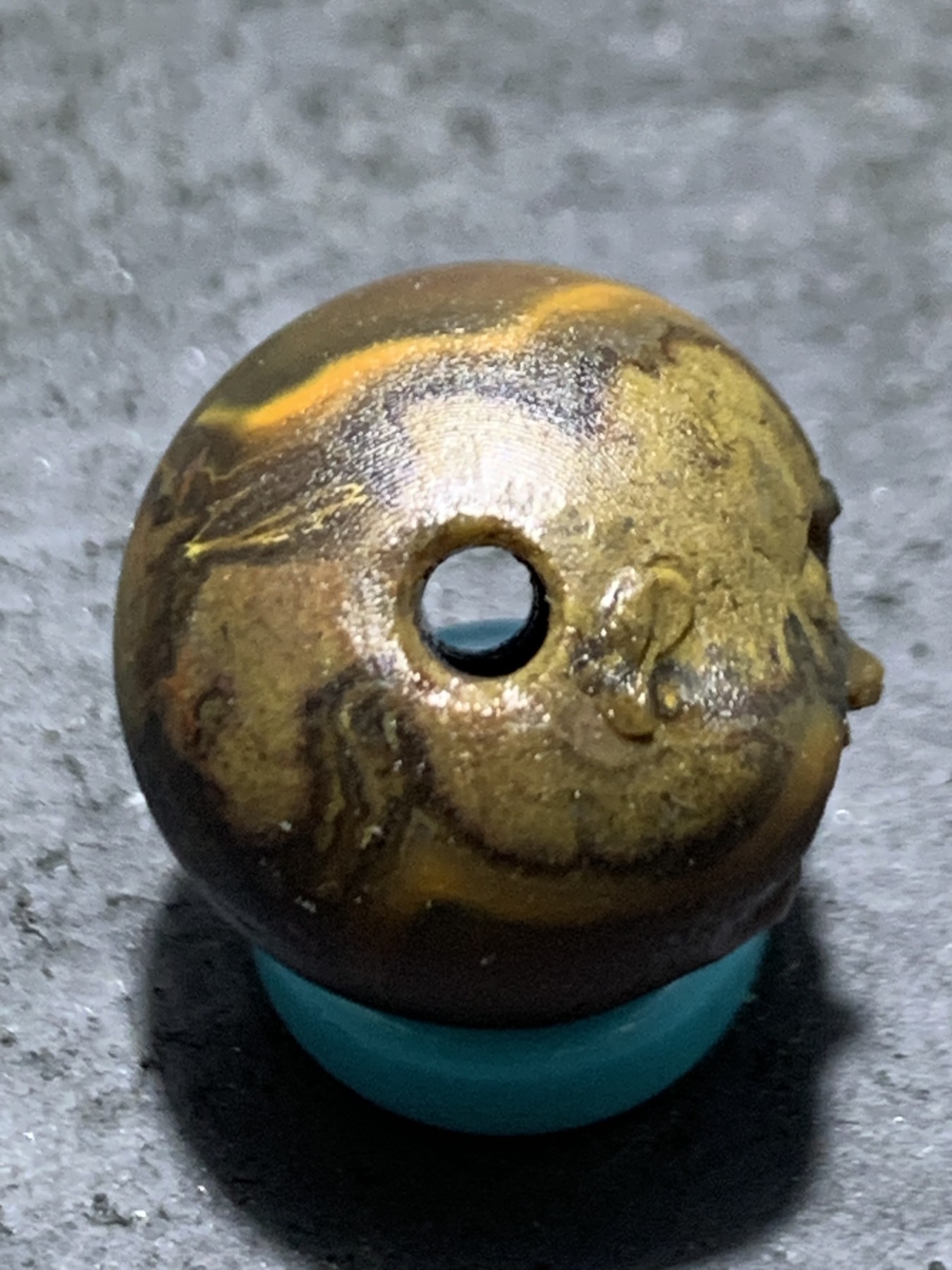 精美亚光战国红玛瑙巧雕弥勒佛随形圆珠一个，