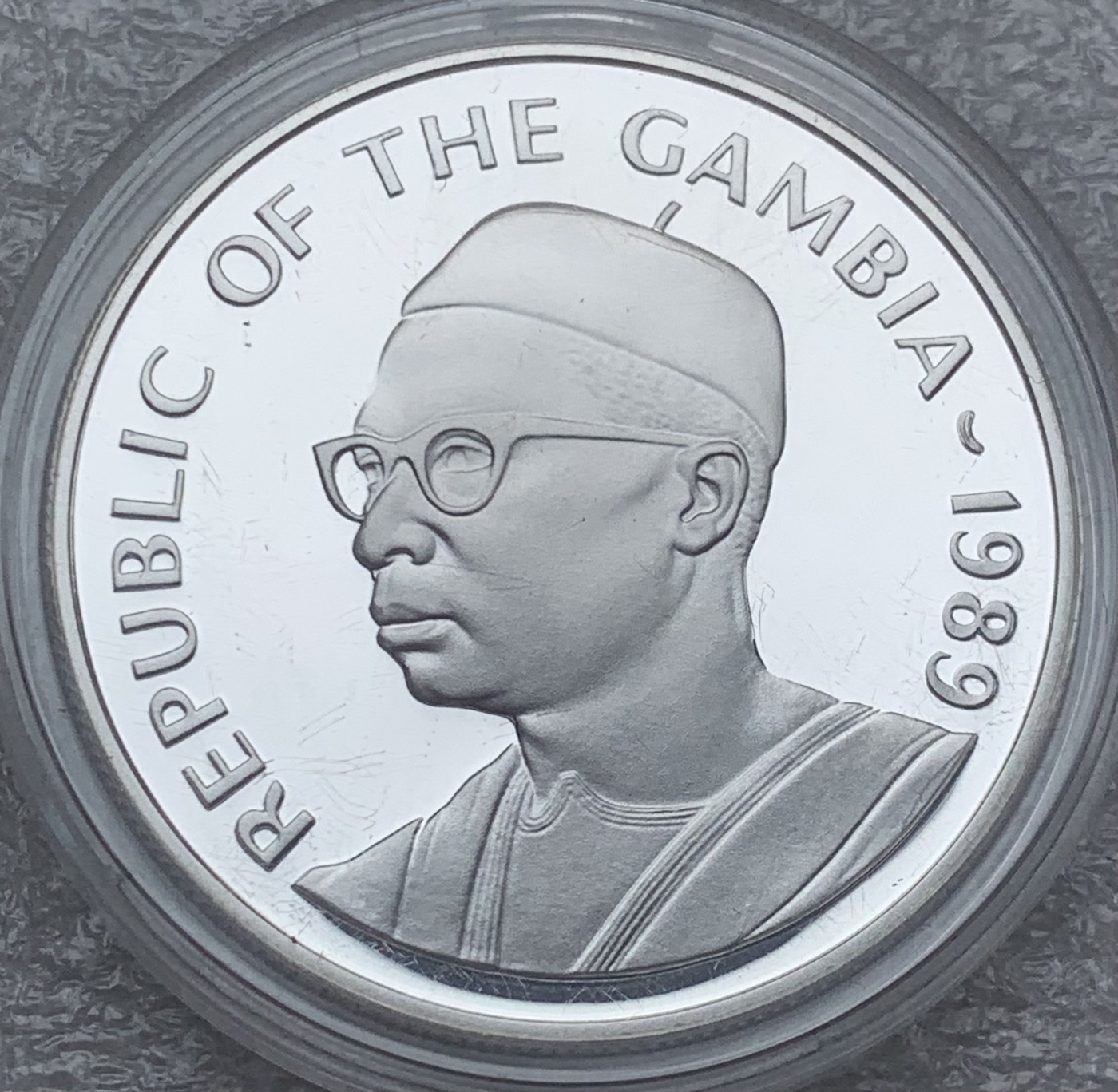 瓶子🏺第111期拍卖会  冈比亚1987年非洲吼猴20达拉西精制镜面银币