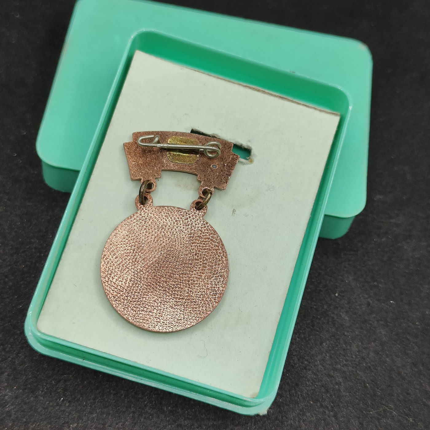 全场0元起拍 第95期 咸鱼国勋章拍卖专场 10月1日（周日）下午6：00开始 东德铜级荣誉奖章