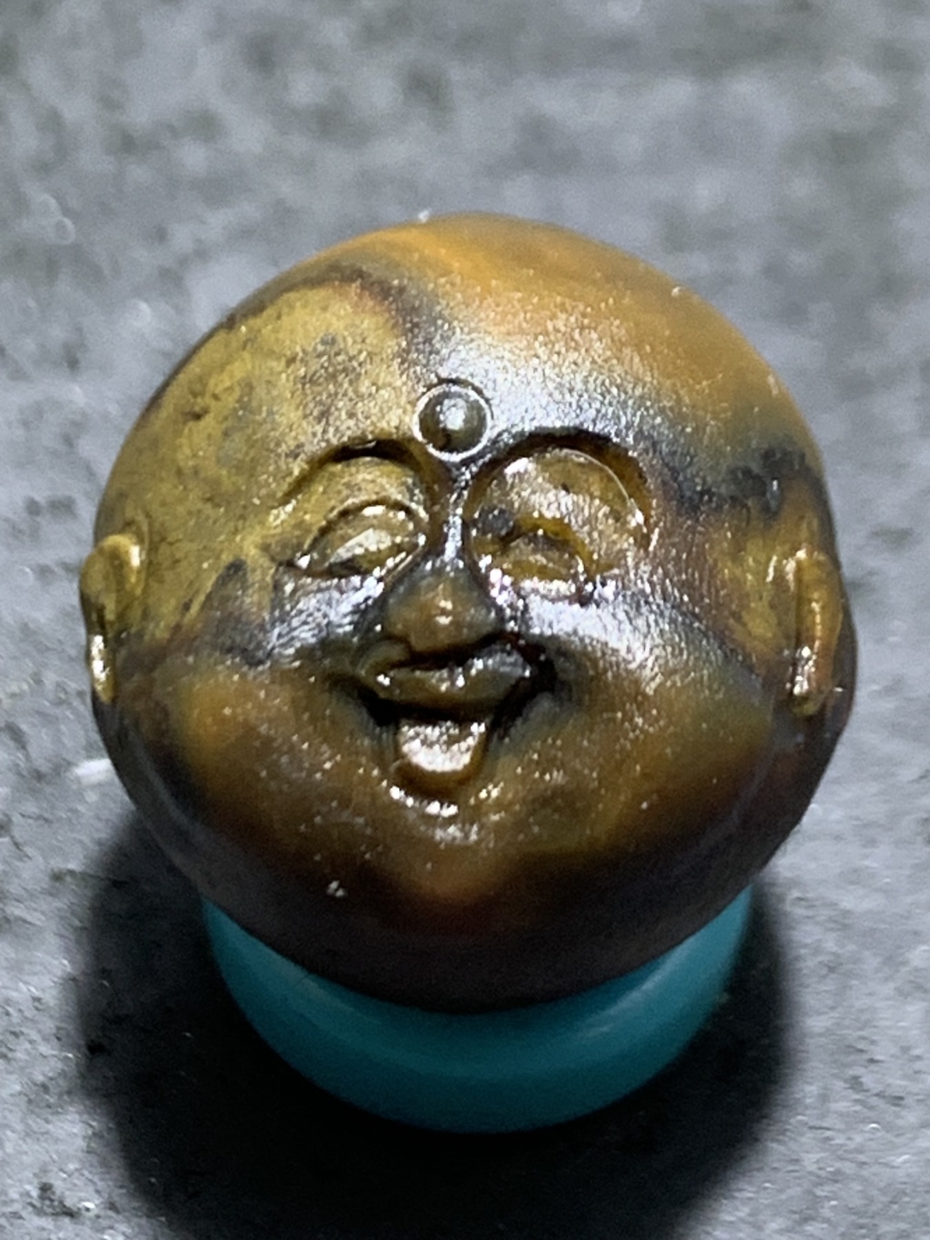 精美亚光战国红玛瑙巧雕弥勒佛随形圆珠一个，