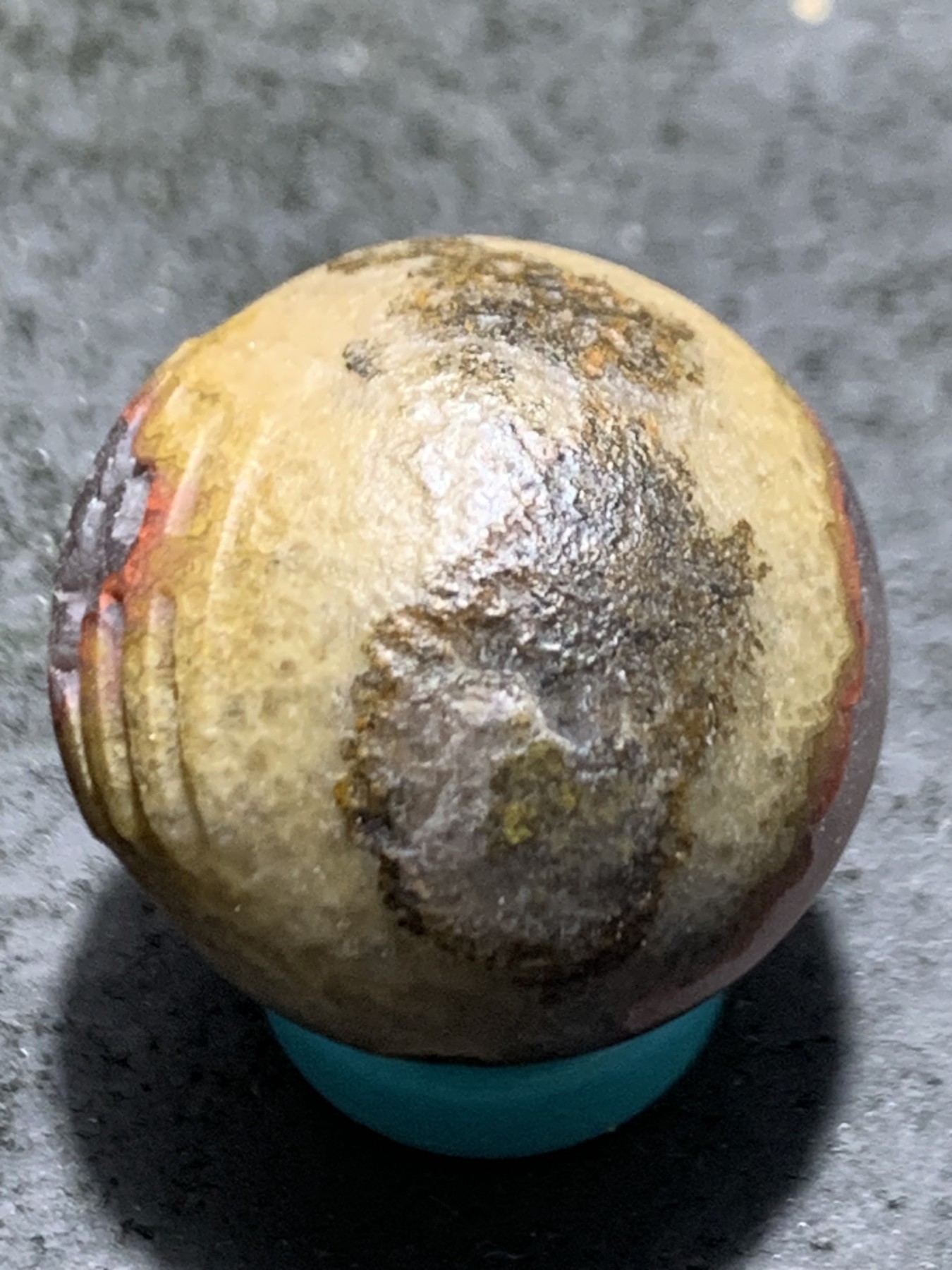 精美亚光风化纹冰飘心战国红玛瑙手工雕刻勤字随形单珠一颗！