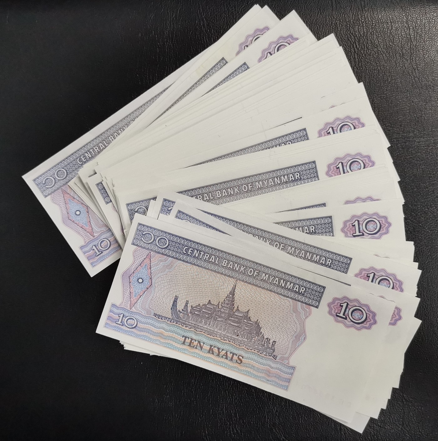 《张总收藏》120期-外币超高货国庆特别场-名誉品 冠军分  满分 缅甸10元UNC-有荧光反应 DB3958701-8800含777缺02/63/97/98，多CX3831309-311，实际为99张，护法神狮子麒麟