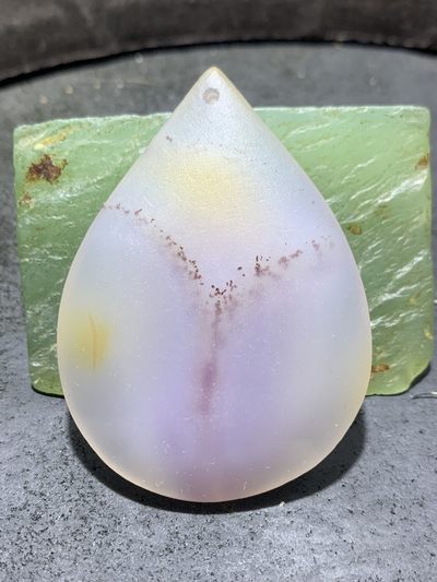 精美高玉化朱砂点马达加斯加海洋玉髓手工俏色巧参禅悟道吊坠一个！ 精美高玉化朱砂点马达加斯加海洋玉髓手工俏色巧参禅悟道吊坠一个！