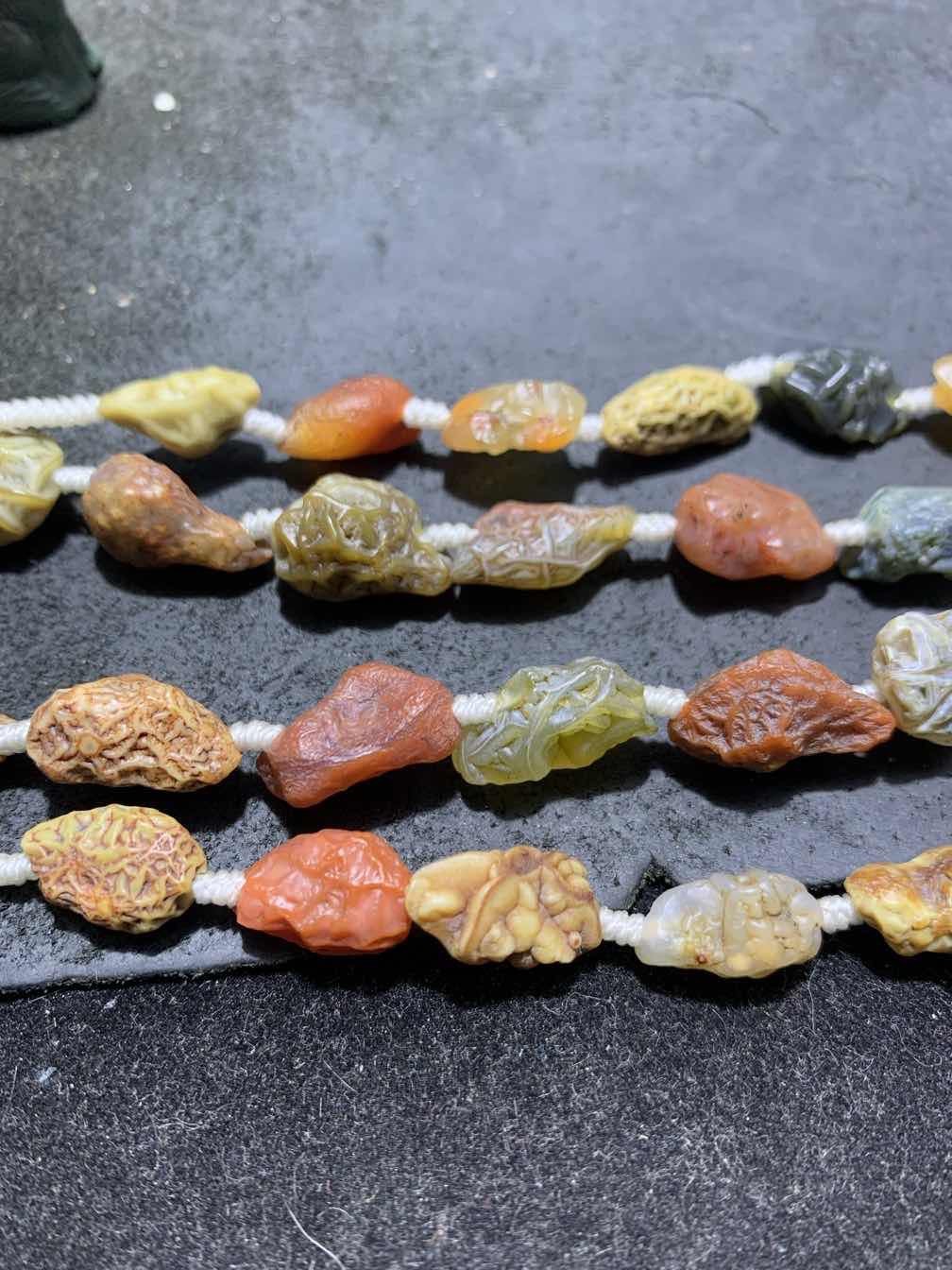 精美阿拉善戈壁多彩飘花筋脉原石大颗粒吊坠项链一条，