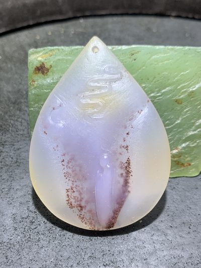 精美高玉化朱砂点马达加斯加海洋玉髓手工俏色巧参禅悟道吊坠一个！ - 精美高玉化朱砂点马达加斯加海洋玉髓手工俏色巧参禅悟道吊坠一个！