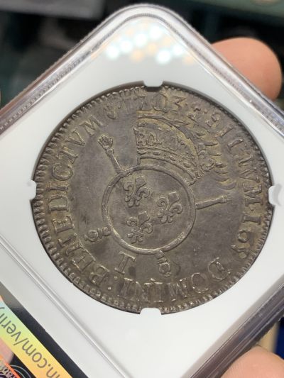 NGC-AU55 法国 1703年 路易十四 1埃居 大银币   百年酱紫老包浆，稀少的T（南特）厂，NGC该年唯一评级记录和最高分冠军，目录定价只到XF