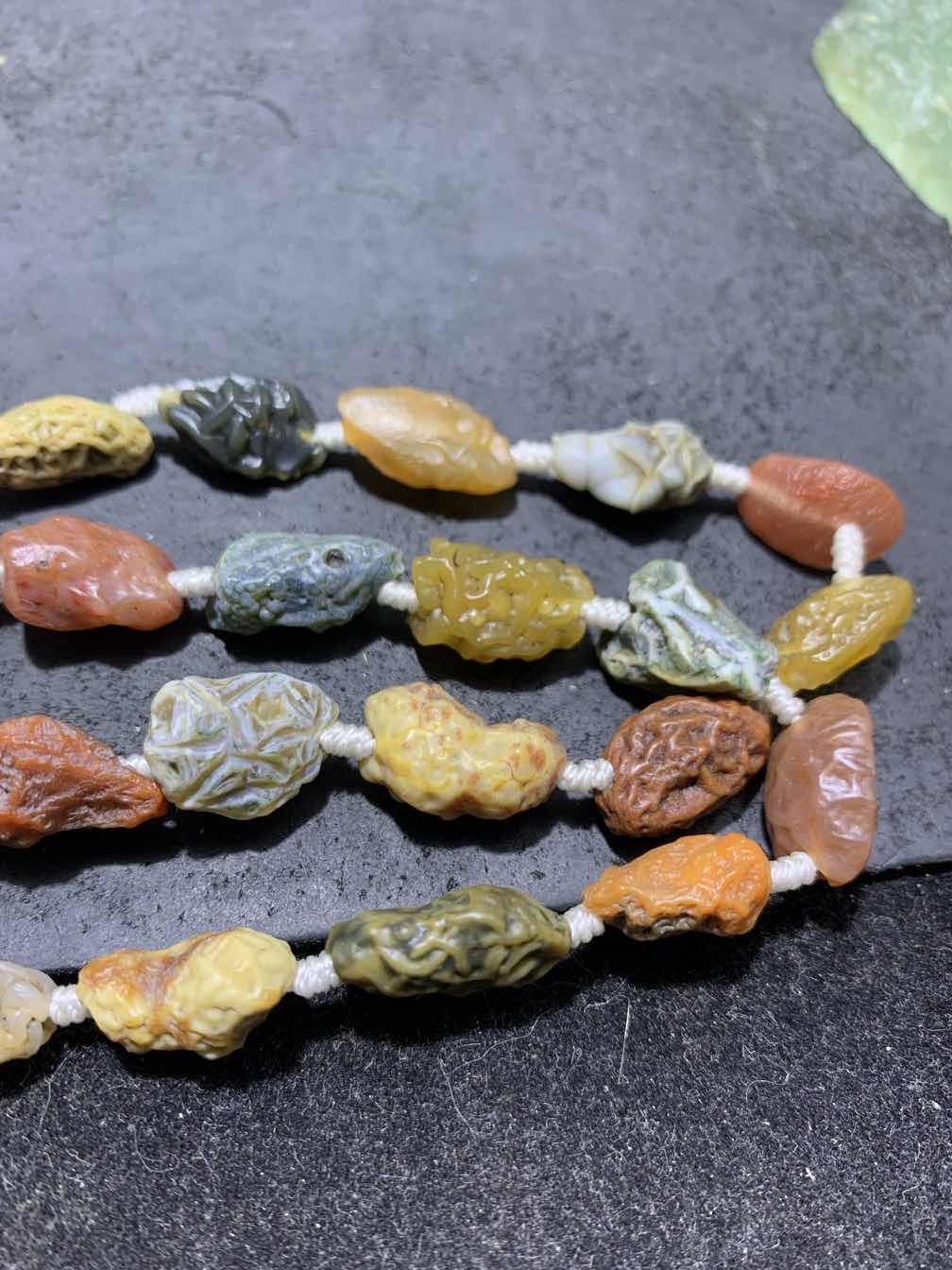精美阿拉善戈壁多彩飘花筋脉原石大颗粒吊坠项链一条，