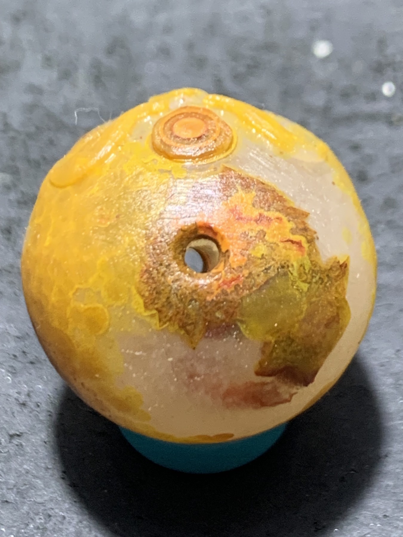 精美亚光高玉化战国红玛瑙手工俏色巧雕三眼怒目表情圆珠一个！