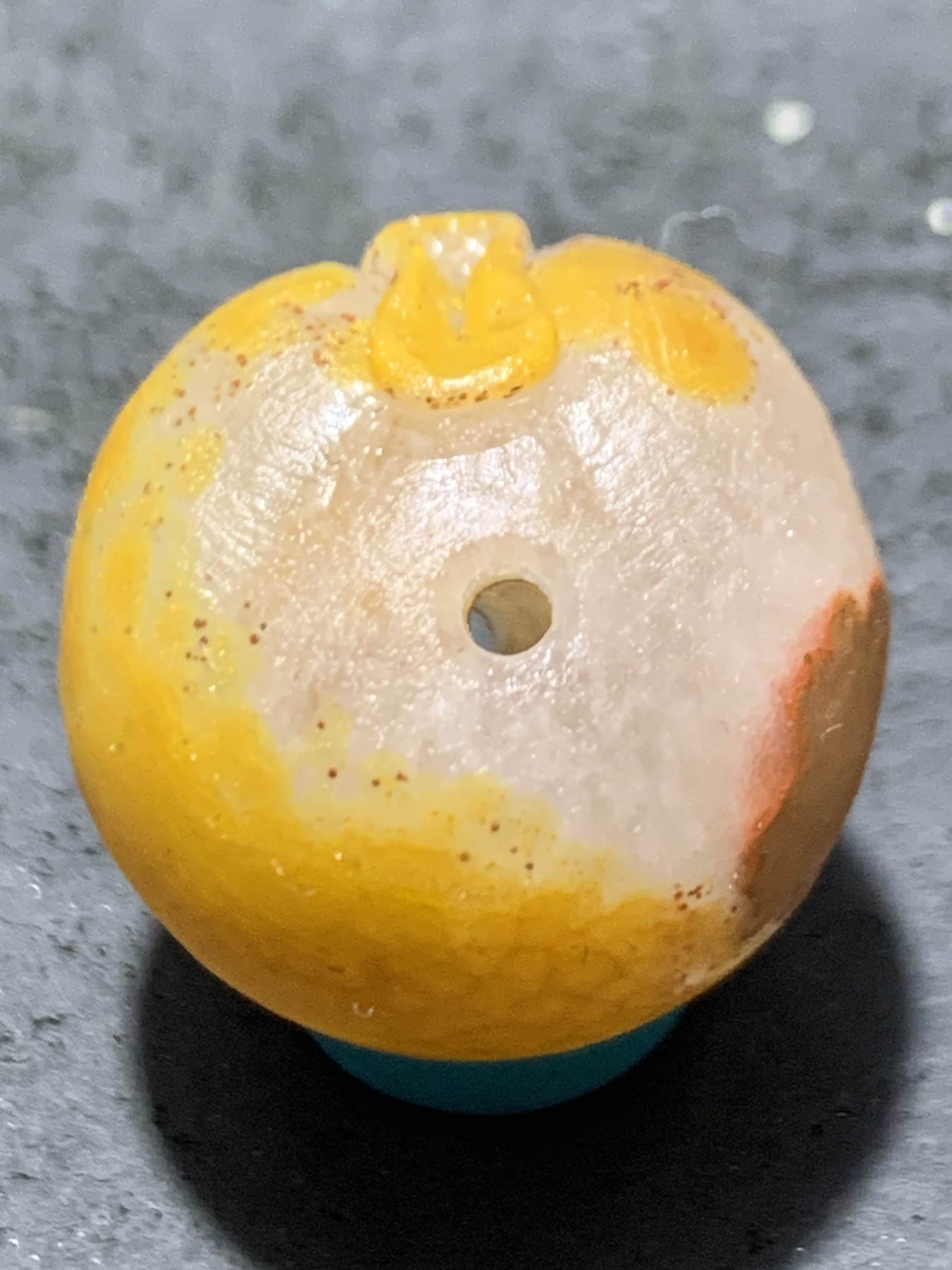 精美亚光高玉化战国红玛瑙手工俏色巧雕三眼怒目表情圆珠一个！