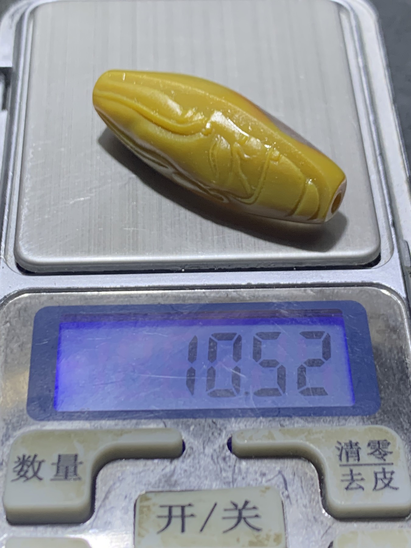 精美冰飘亚光战国红玛瑙手工俏色巧雕武财神忠义关二爷随形桶珠一颗！