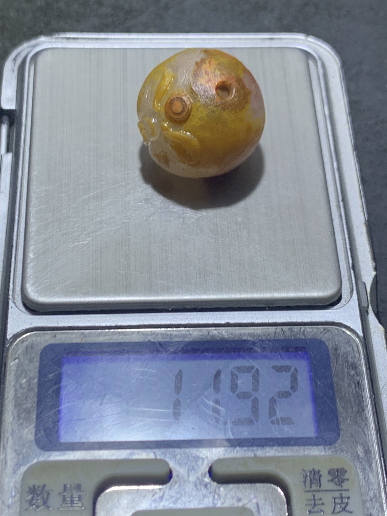 精美亚光高玉化战国红玛瑙手工俏色巧雕三眼怒目表情圆珠一个！