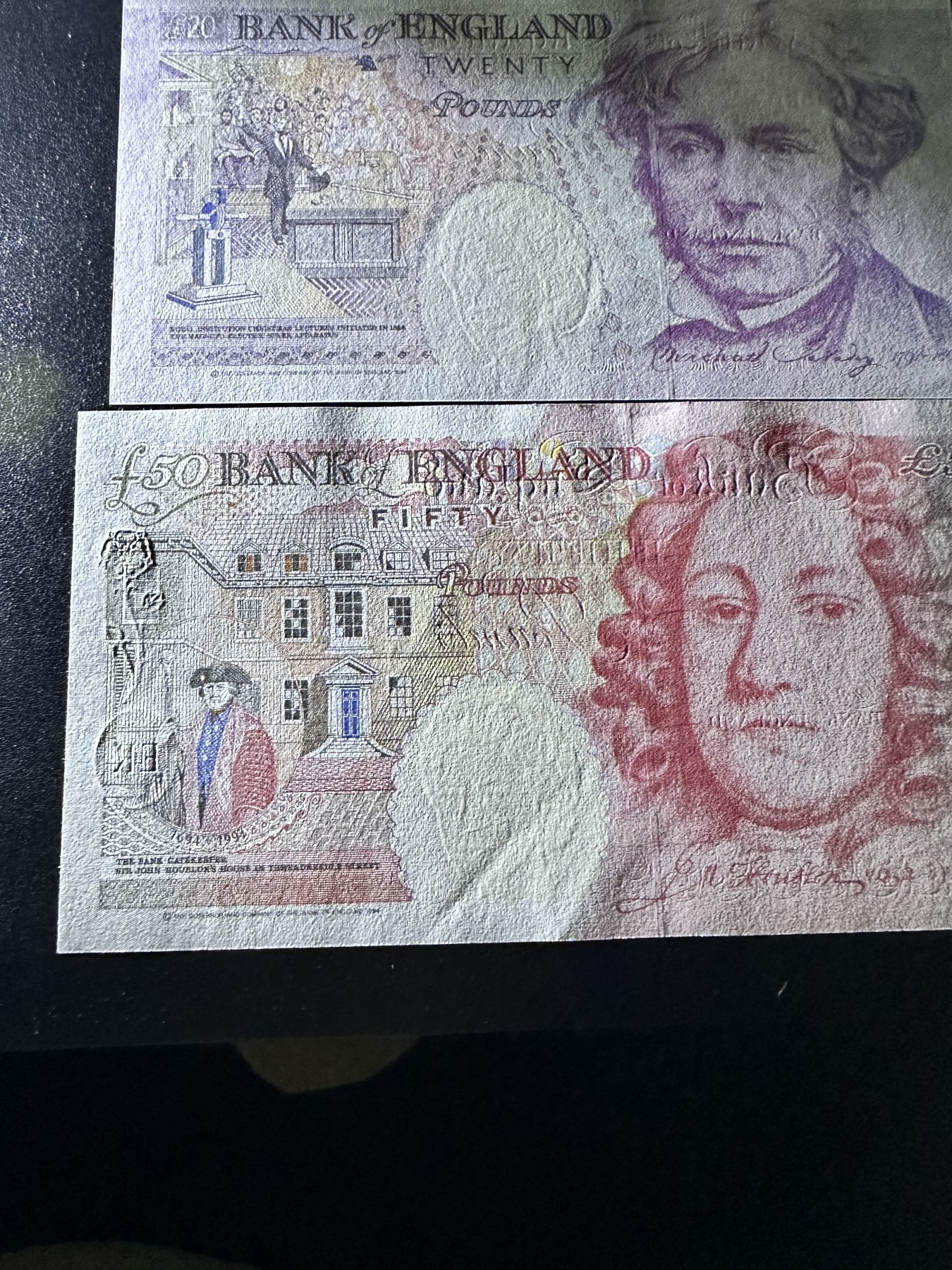 《外钞收藏家》第三百零二期（连拍第一场） 英国E序列5、10、20、50镑 首发A01冠 全同号940号 全新UNC 10镑有一个荧光油墨 不是潮 这套品相相当不错