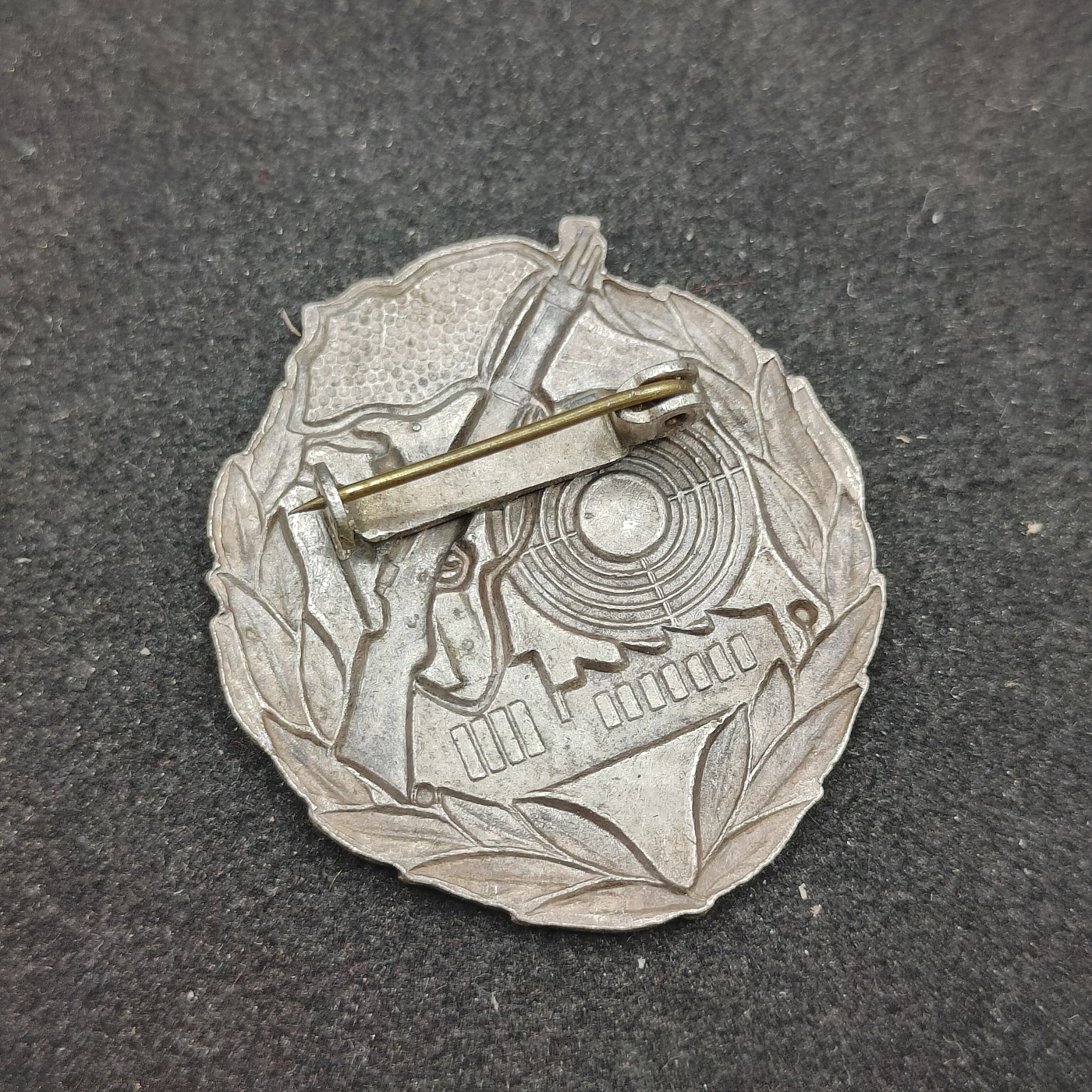 全场0元起拍 第96期 咸鱼国勋章拍卖专场 10月4日（周三）下午6：00开始 东德工战队银级射击奖章