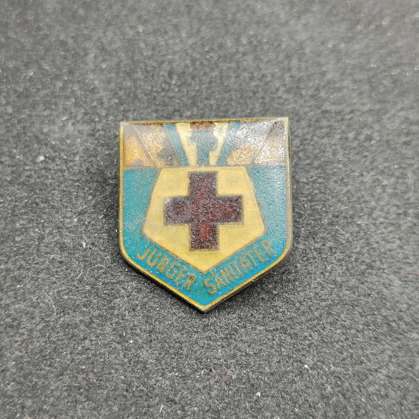 全场0元起拍 第96期 咸鱼国勋章拍卖专场 10月4日（周三）下午6：00开始 东德红十字徽章