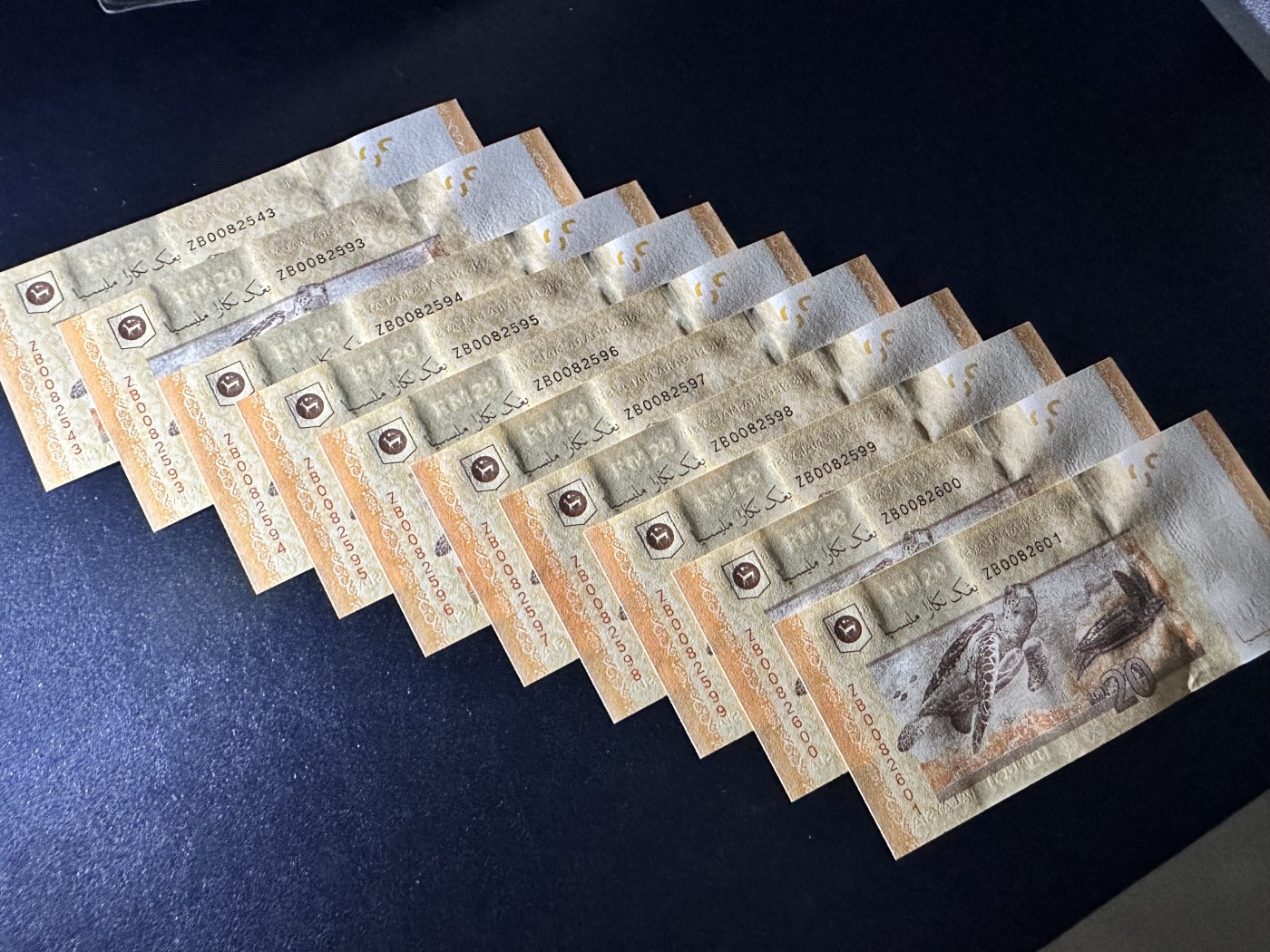 《外钞收藏家》第三百零二期（连拍第一场） 马来西亚20林吉特 10张 部分连号 全新UNC